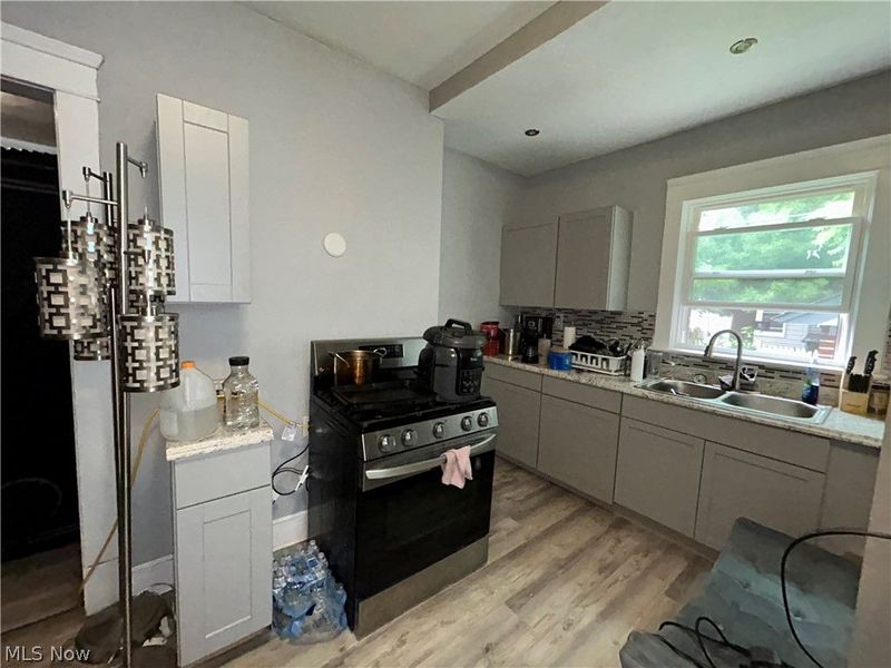 9403 Columbia Avenue, Cleveland, OH 44108 Photo 6