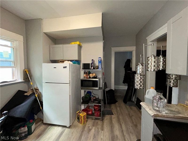 9403 Columbia Avenue, Cleveland, OH 44108 Photo 7