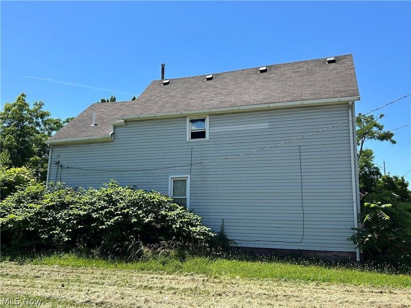 9418 Easton Avenue, Cleveland, OH 44104 Photo 2