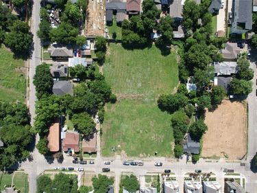 211 E Neely Street , Dallas, TX 75203