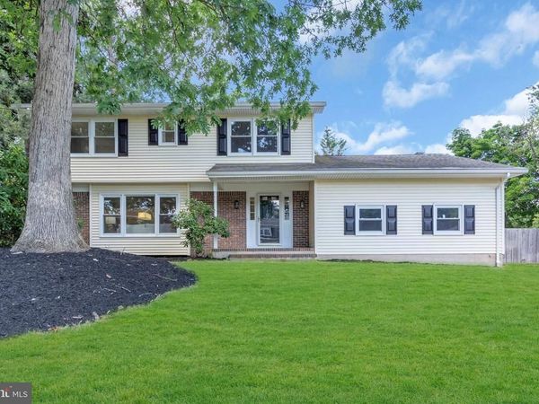11 BRUIN DRIVE, HAMILTON, NJ 08619