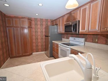 8200 CENTENNIAL STATION, WARMINSTER, PA 18974