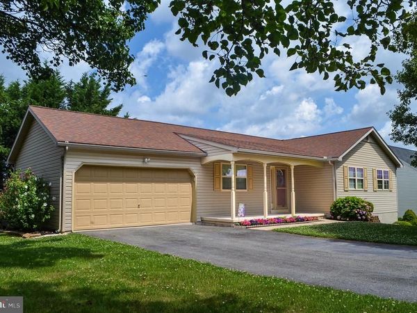 85 CHATHAM LANE, RED LION, PA 17356