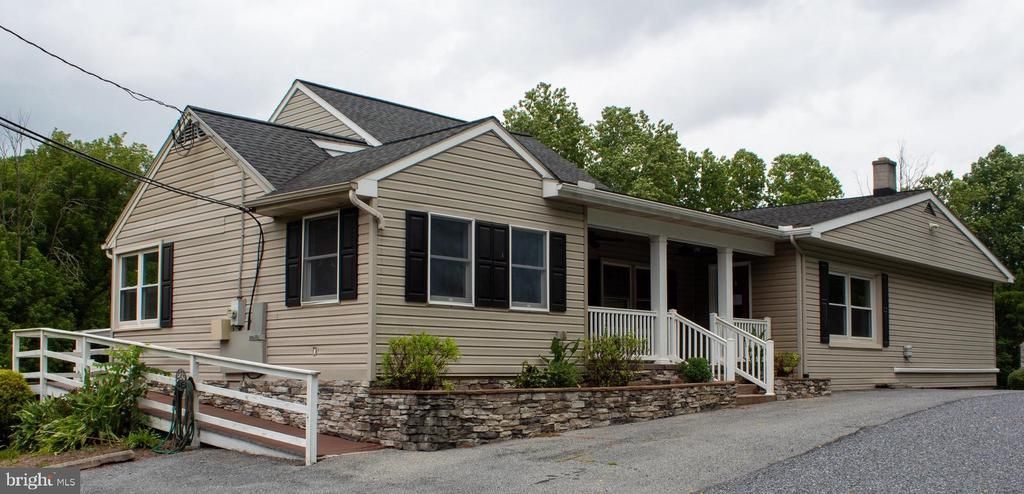 204 HERRVILLE ROAD , WILLOW STREET, PA 17584