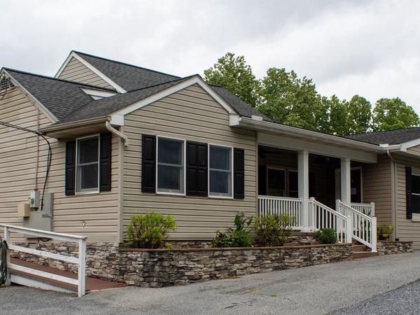 204 HERRVILLE ROAD , WILLOW STREET, PA 17584