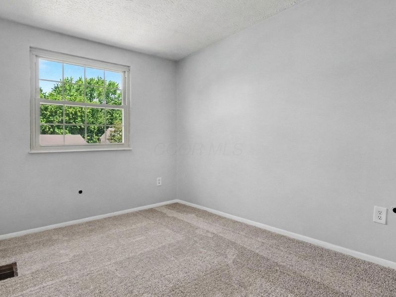 3851 Farm Brook Lane, Columbus, OH 43204 Photo 13