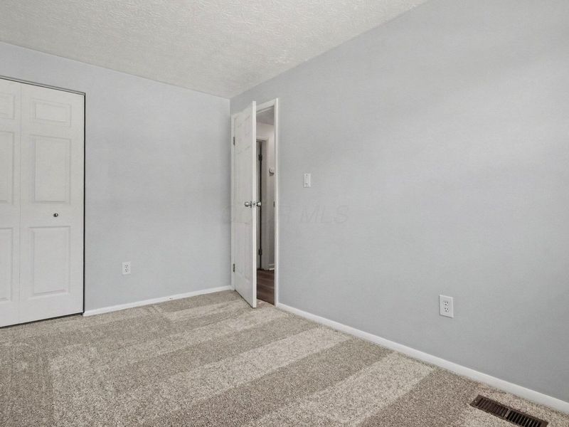 3851 Farm Brook Lane, Columbus, OH 43204 Photo 14
