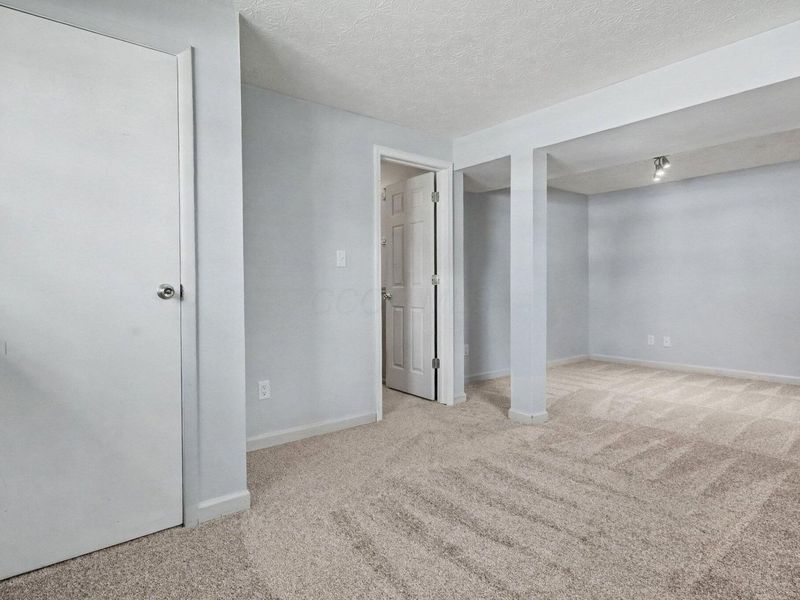 3851 Farm Brook Lane, Columbus, OH 43204 Photo 15