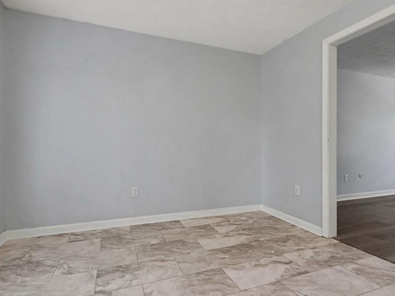 3851 Farm Brook Lane, Columbus, OH 43204 Photo 16
