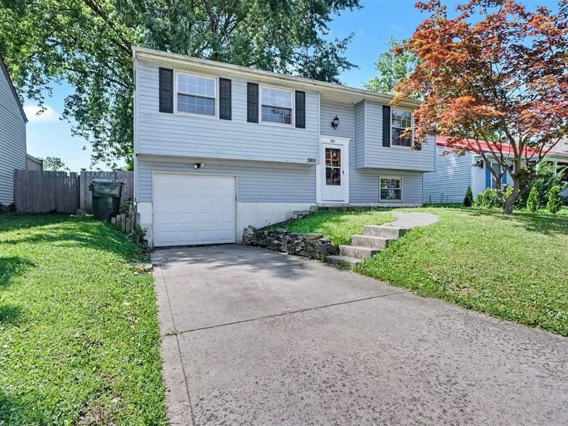 3851 Farm Brook Lane, Columbus, OH 43204 Photo 2