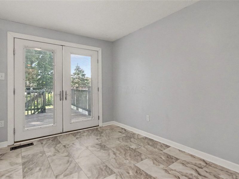 3851 Farm Brook Lane, Columbus, OH 43204 Photo 6