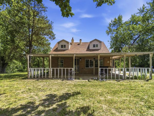W207S8286 Hillendale Dr, Muskego, WI 53150