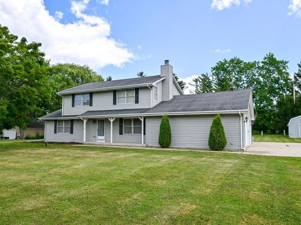 108 High Forest Dr, Grafton, WI 53012