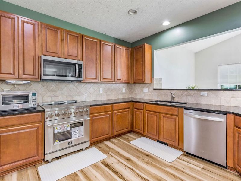 3712 Whisper Creek Drive, Butler Twp, OH 45414 Photo 8