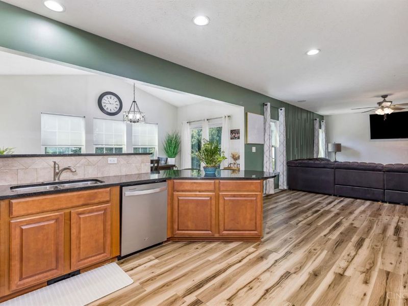 3712 Whisper Creek Drive, Butler Twp, OH 45414 Photo 9