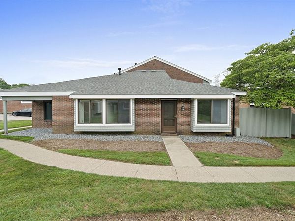 47 Rosewood Dr, Unit 47, Stoughton, MA 02072