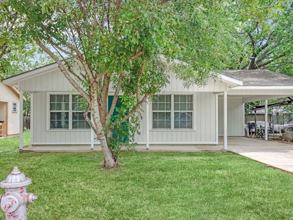 1037 N Guadalupe, Seguin, TX 78155