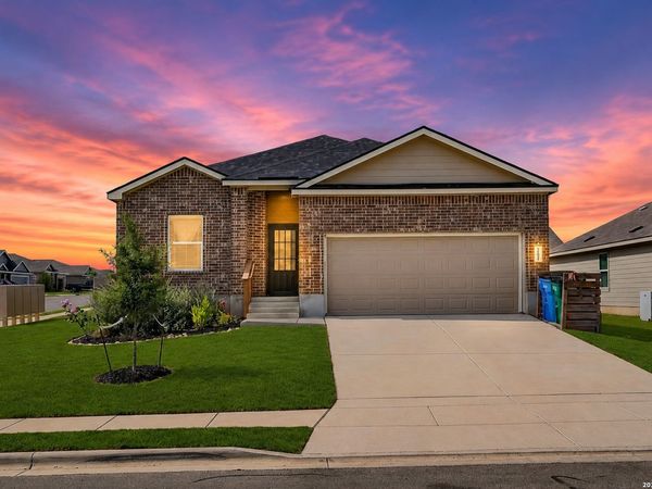 201 WOLF CREST BLVD, Seguin, TX 78155