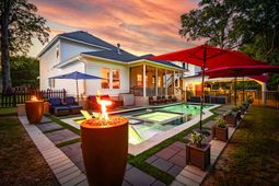 1055 Stonehenge Drive photo 4