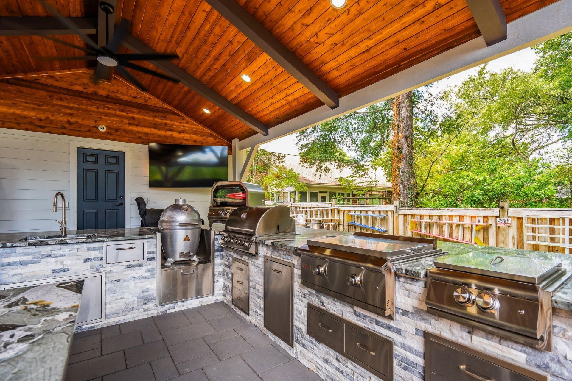 1055 Stonehenge Drive Photo 4