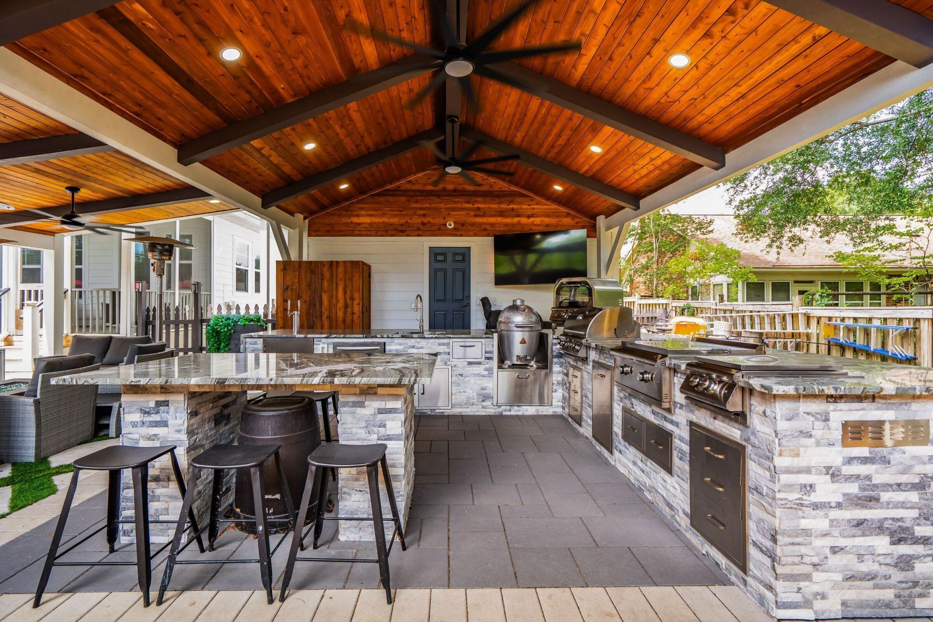 1055 Stonehenge Drive Photo 8