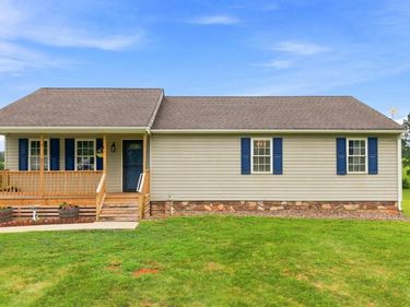 1904 Angel Place, Huddleston, VA 24104