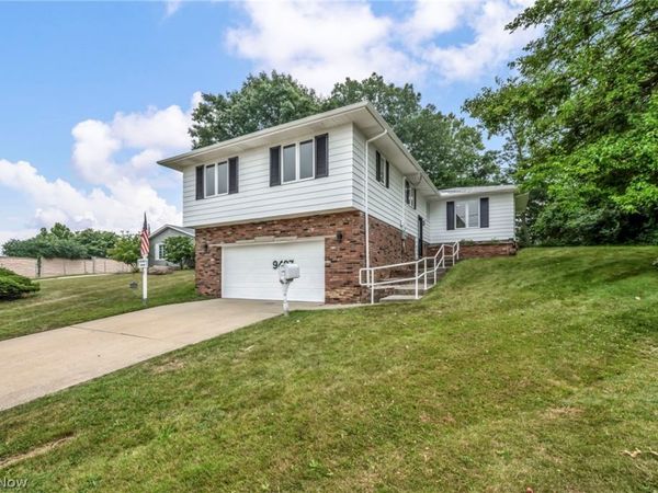 9497 Idlewood Drive, Brooklyn, OH 44144