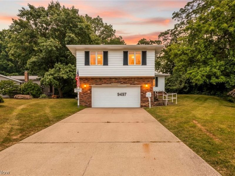 9497 Idlewood Drive, Brooklyn, OH 44144 Photo 2