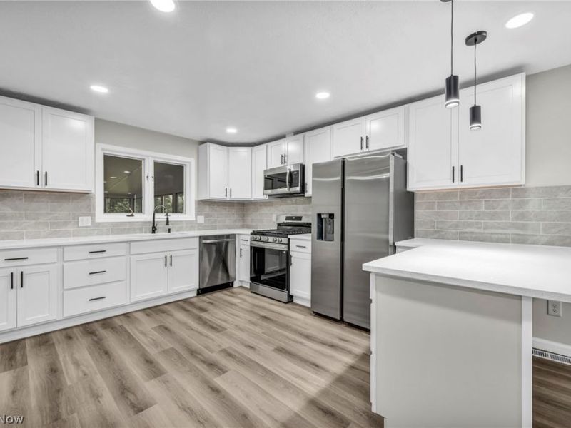 9497 Idlewood Drive, Brooklyn, OH 44144 Photo 4