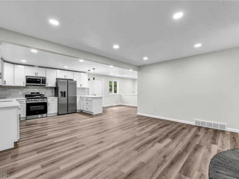 9497 Idlewood Drive, Brooklyn, OH 44144 Photo 8