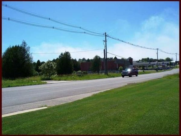 2240 Mitchell Park Drive, Petoskey, MI 49770