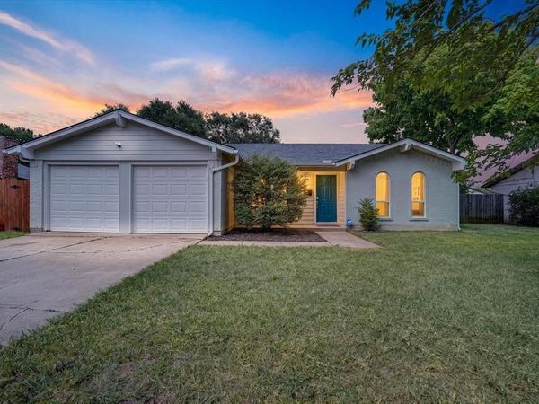 404 NW Wintercrest Road, Burleson, TX 76028