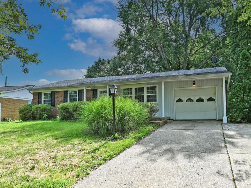 1582 Turquoise Drive, Anderson Twp, OH 45255 Photo 2