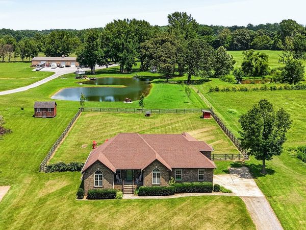 530 Thompson Ln , Portland, TN 37148