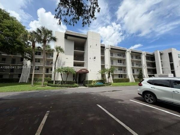 9460 Poinciana Pl , Unit 310, Davie, FL 33324