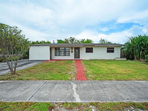 5001 NW 179th Ter , Miami Gardens, FL 33055