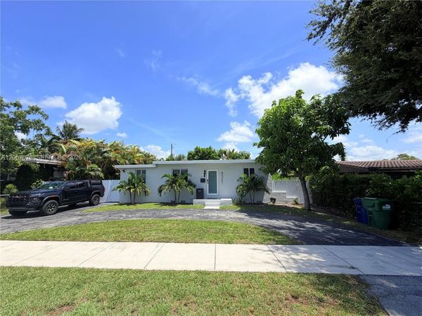 8321 SW 46th St , Miami, FL 33155