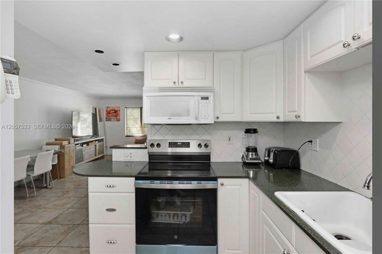8617 SW 68th Ct , Unit 24, Pinecrest, FL 33156 Photo