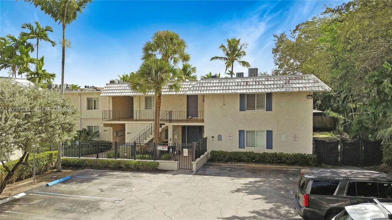 8617 SW 68th Ct, Unit 24, Pinecrest, FL 33156 Photo