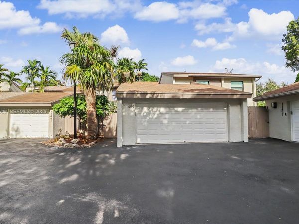 11459 SW 110th Ln , Miami, FL 33176