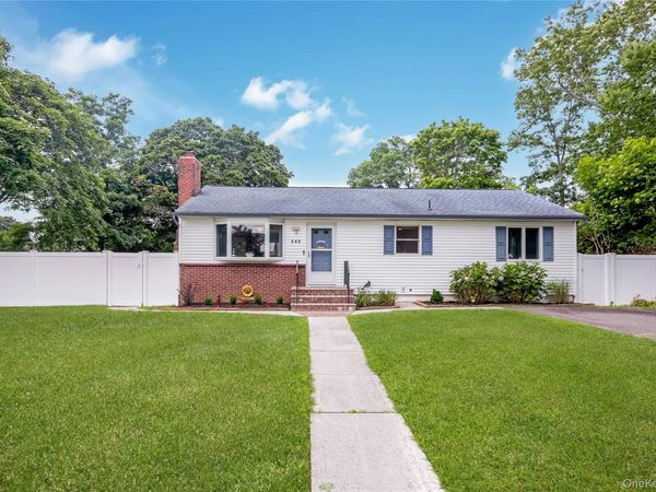 522 Amsterdam Avenue , East Patchogue, NY 11772