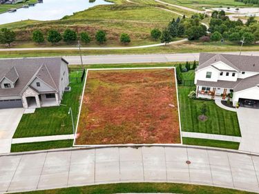 16909 Sarah Street, Bennington, NE 68007
