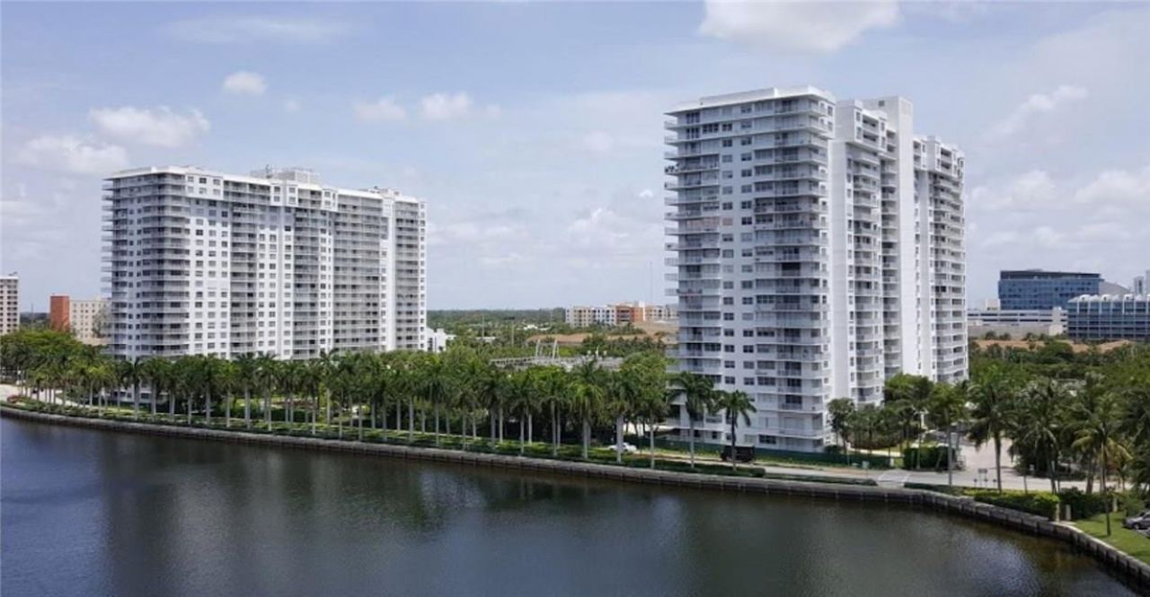 2851 NE 183rd Street, Unit 914E, Aventura, FL 33160 Photo