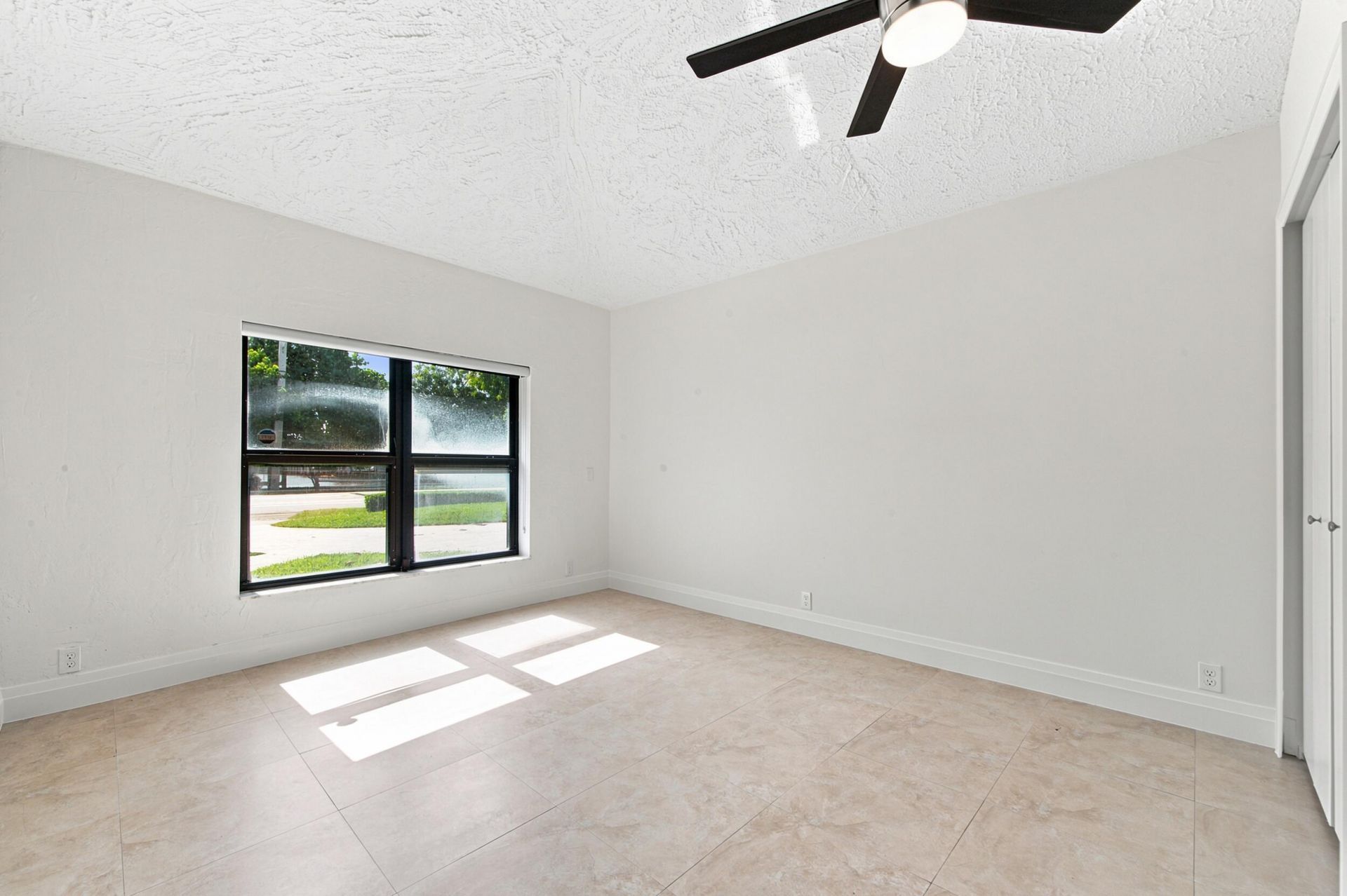 1619 Bayview Drive, Fort Lauderdale, FL 33305 Photo