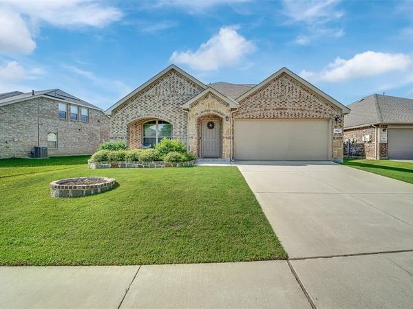 702 Pearl Way , Arlington, TX 76002