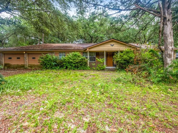 8 Walnut Avenue, Shalimar, FL 32579