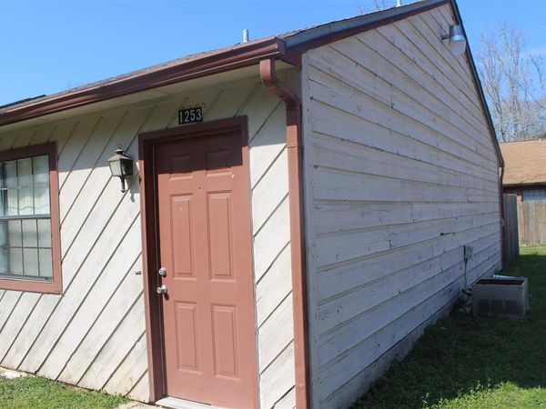 1253 Continental Court , Tallahassee, FL 32304