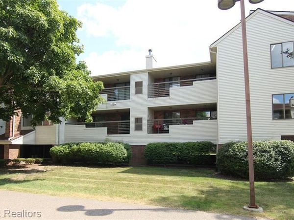 30594 Orchard Lake Road, Farmington Hills, MI 48334