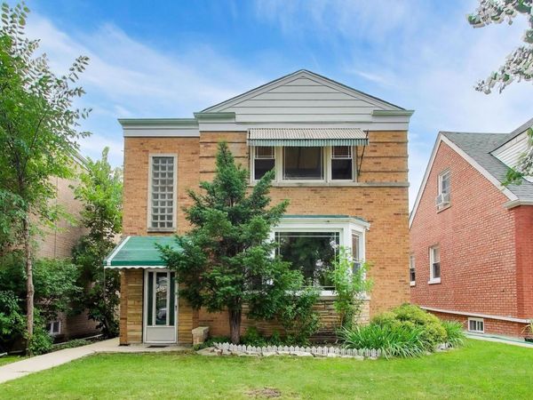 6025 N Sacramento Avenue, Chicago, IL 60659