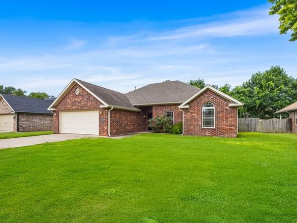 2881 N Bermuda Avenue , Fayetteville, AR 72704